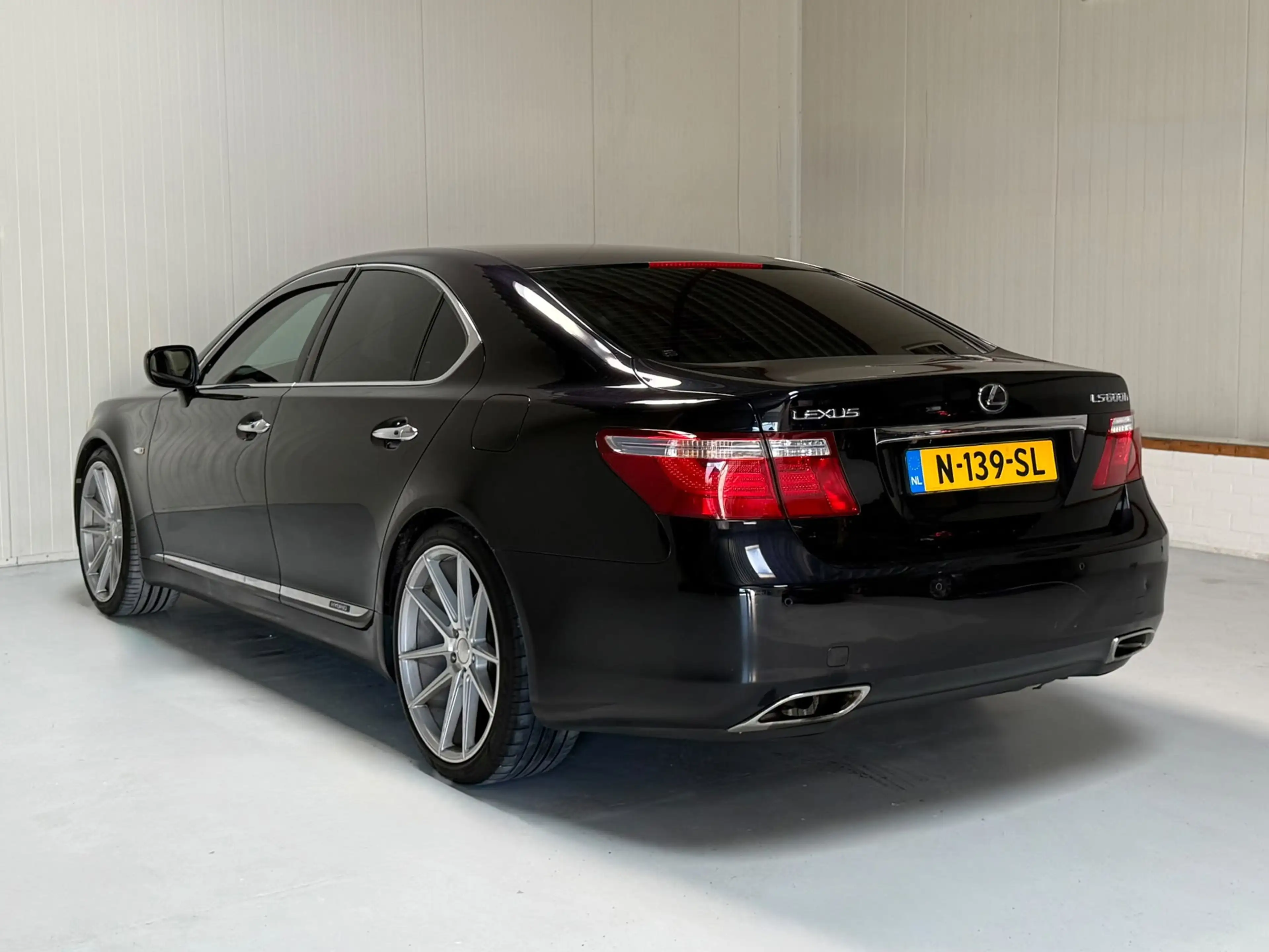 Lexus LS 600 600h Executive — photo 9