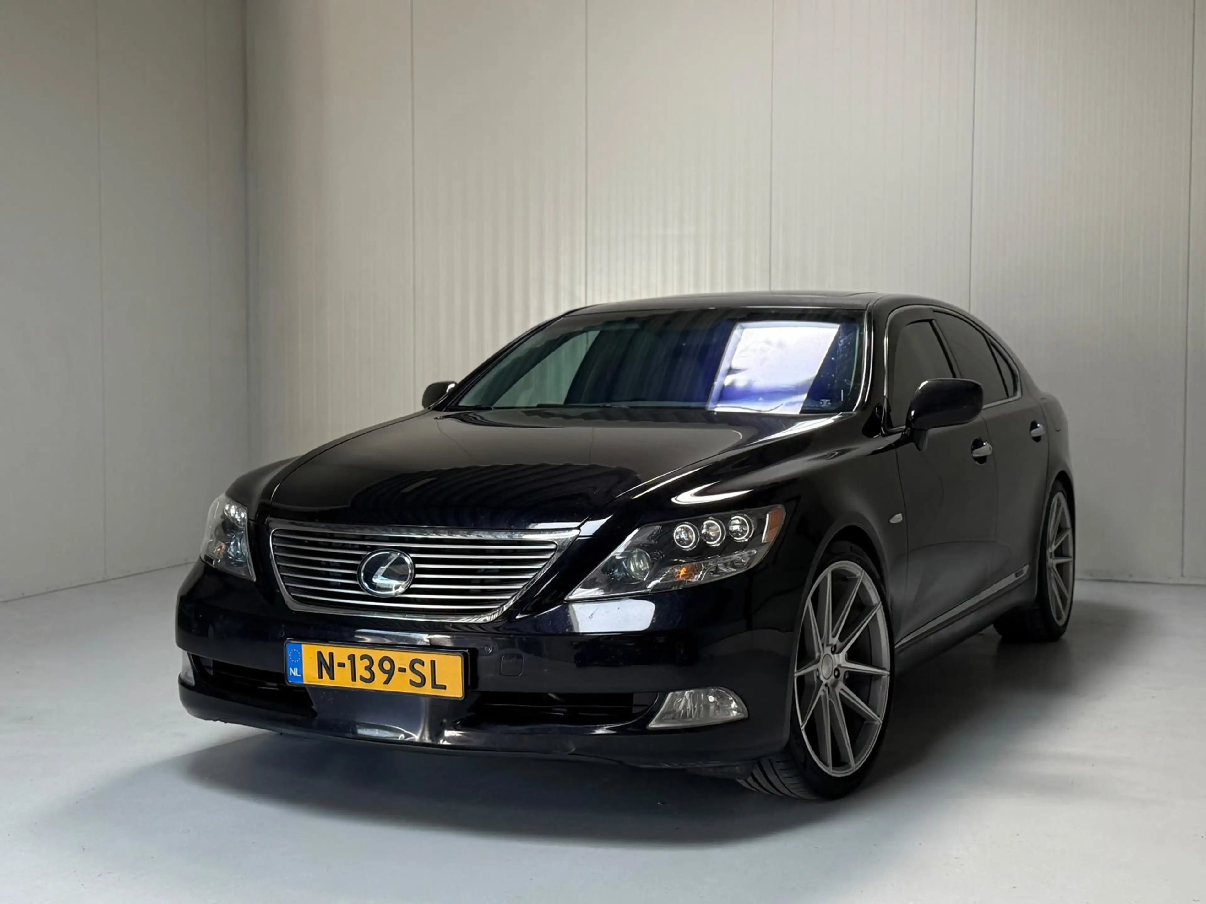 Lexus LS 600 600h Executive — photo 2