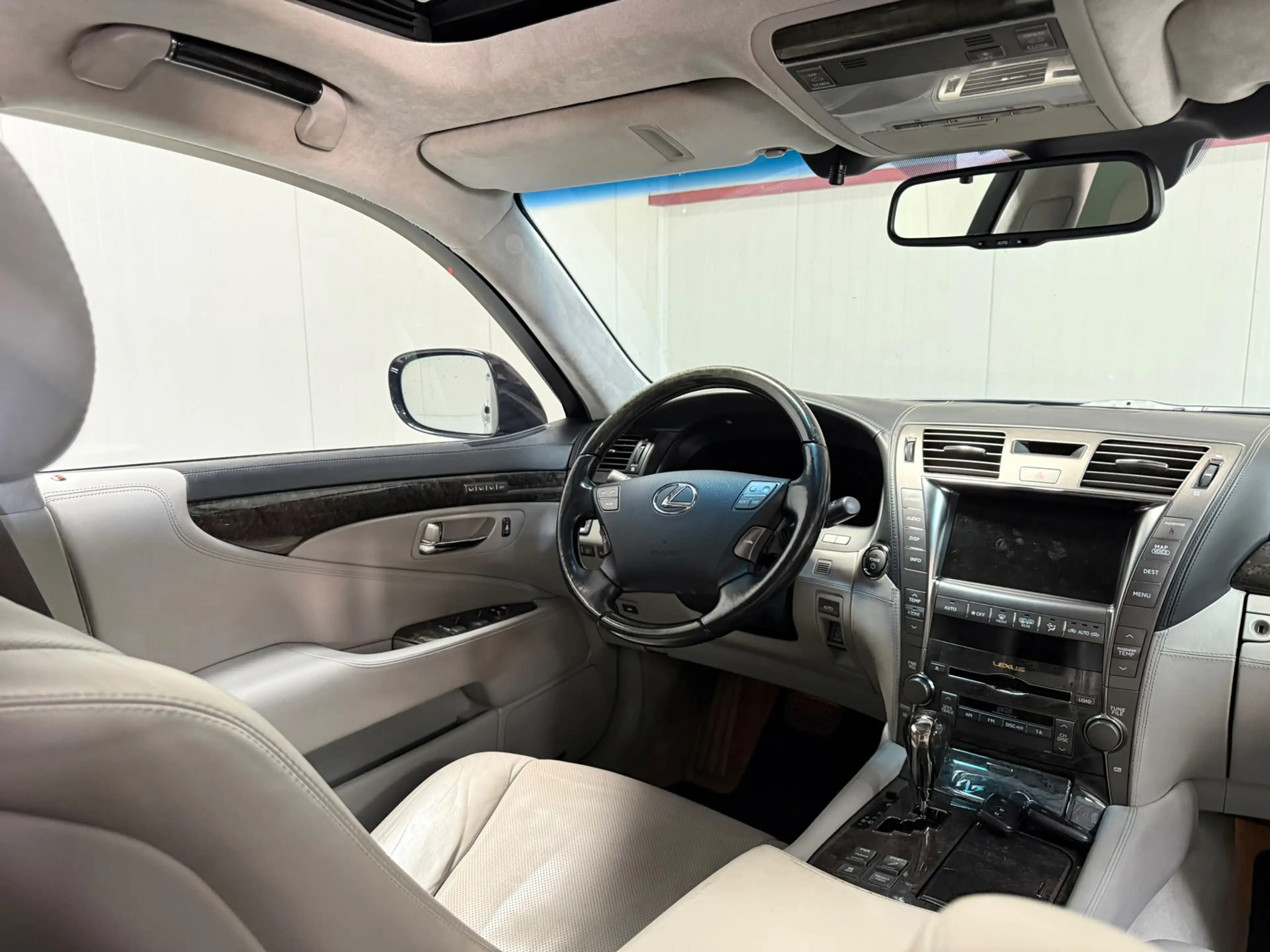 Lexus LS 600 600h Executive — photo 12