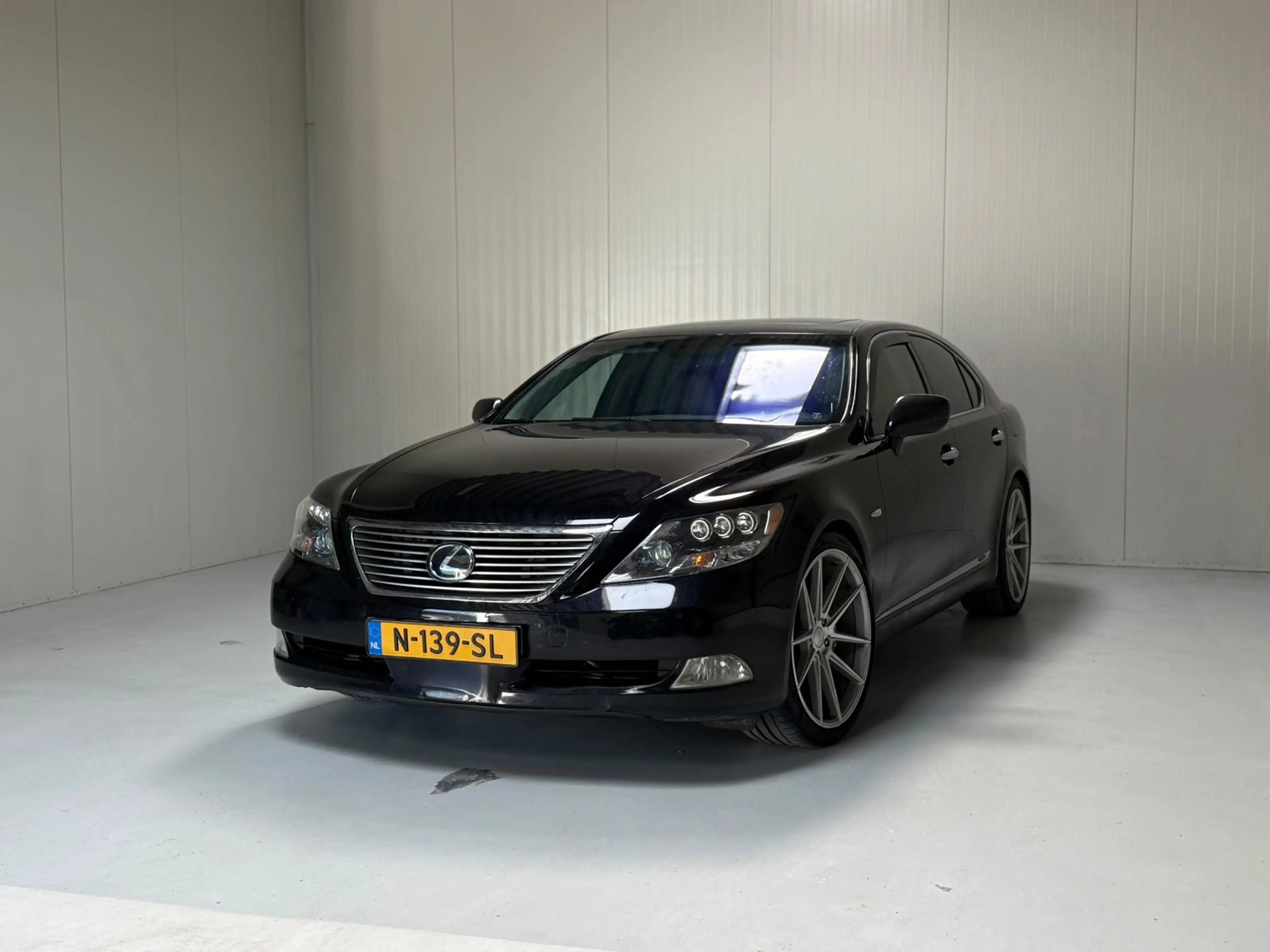 Lexus LS 600 600h Executive — photo 3