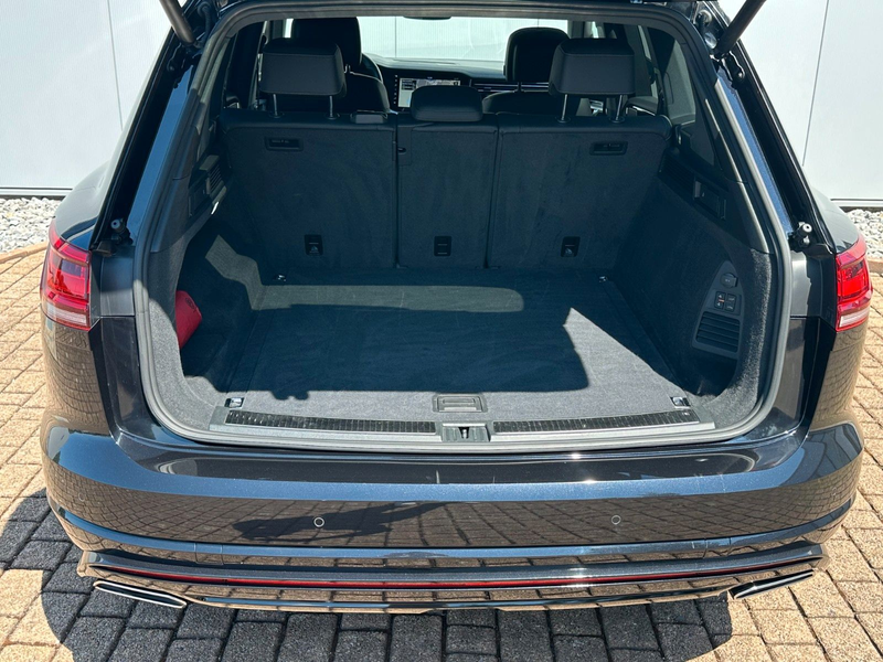 Volkswagen Touareg 3.0 TDI R-Line 4M AHK LUFT 360C ACC LEDE — photo 15