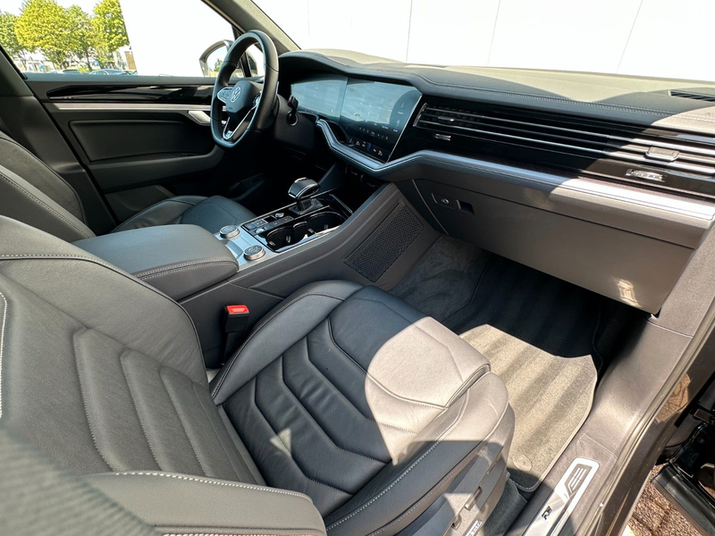 Volkswagen Touareg 3.0 TDI R-Line 4M AHK LUFT 360C ACC LEDE — photo 11