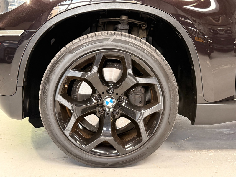 BMW X6 XDrive35i High Executive RubinSchwarz Youngtimer — photo 11