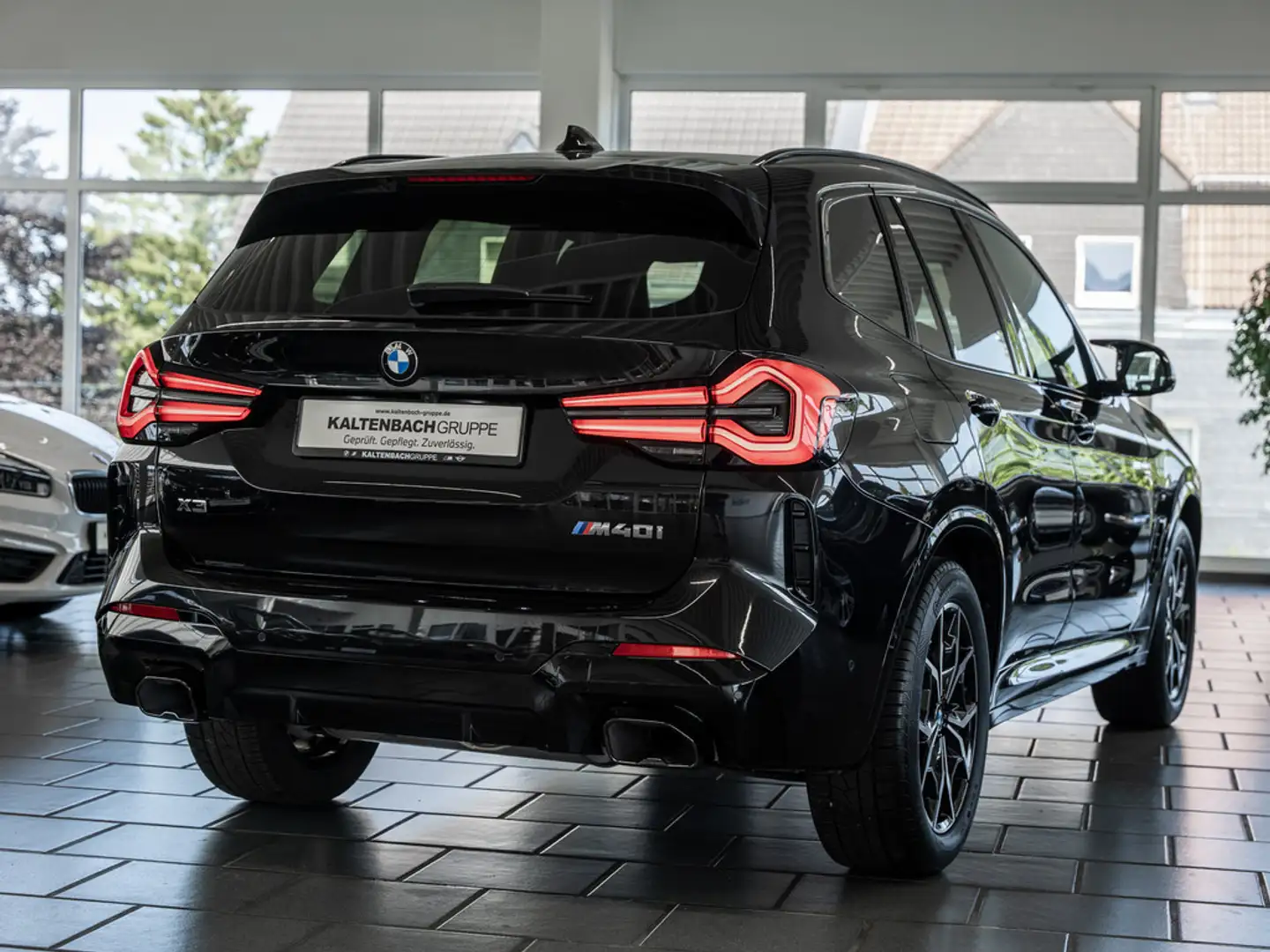 BMW X3 M 40i PANO AHK HUD LASER STANDHZ NAVI H/K Schwarz - 2