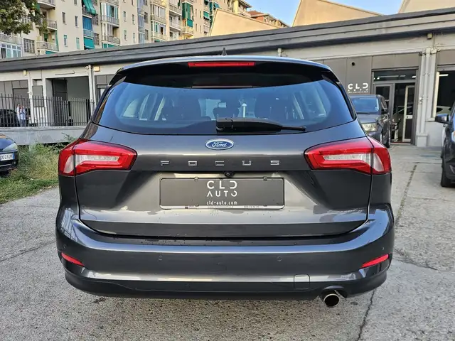 Ford Focus view 5