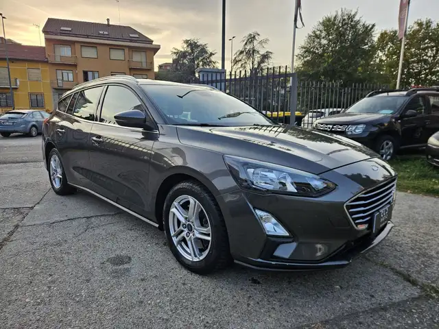 Ford Focus view 3