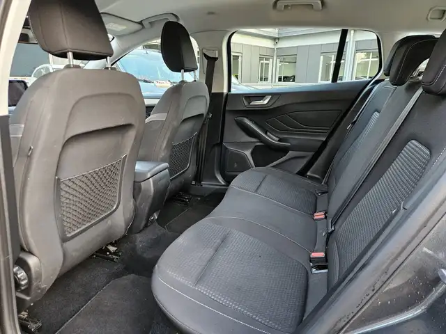 Ford Focus view 8