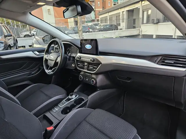Ford Focus view 10