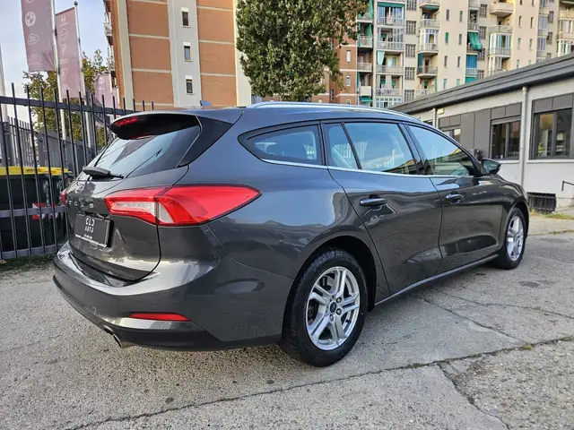 Ford Focus view 4