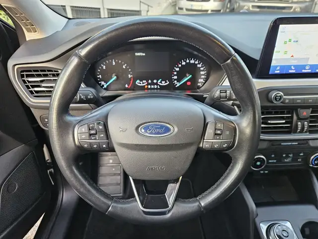 Ford Focus view 12