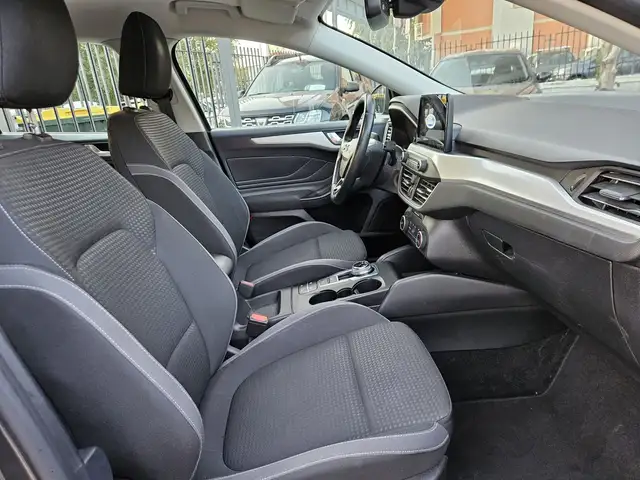 Ford Focus view 11