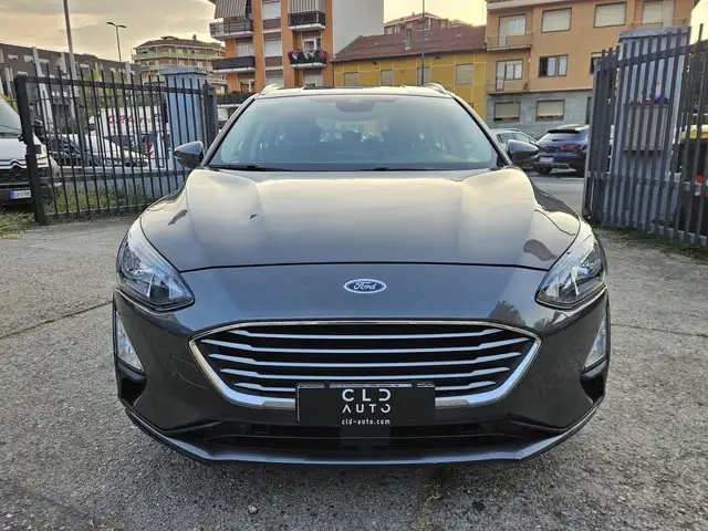 Ford Focus view 2