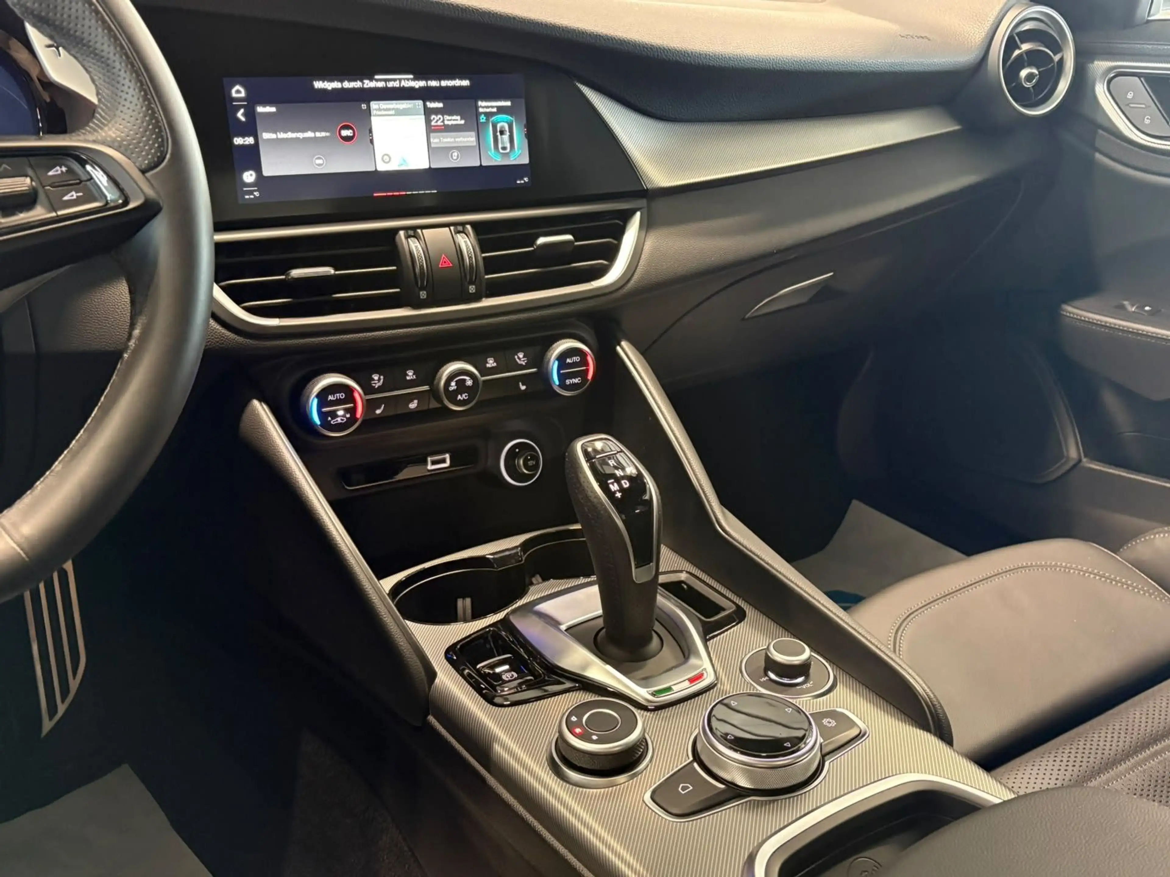 Alfa Romeo Giulia Veloce Q4 MATRIX+ACC+KAM+LEDER+SHZ+TOT.W+ — photo 13