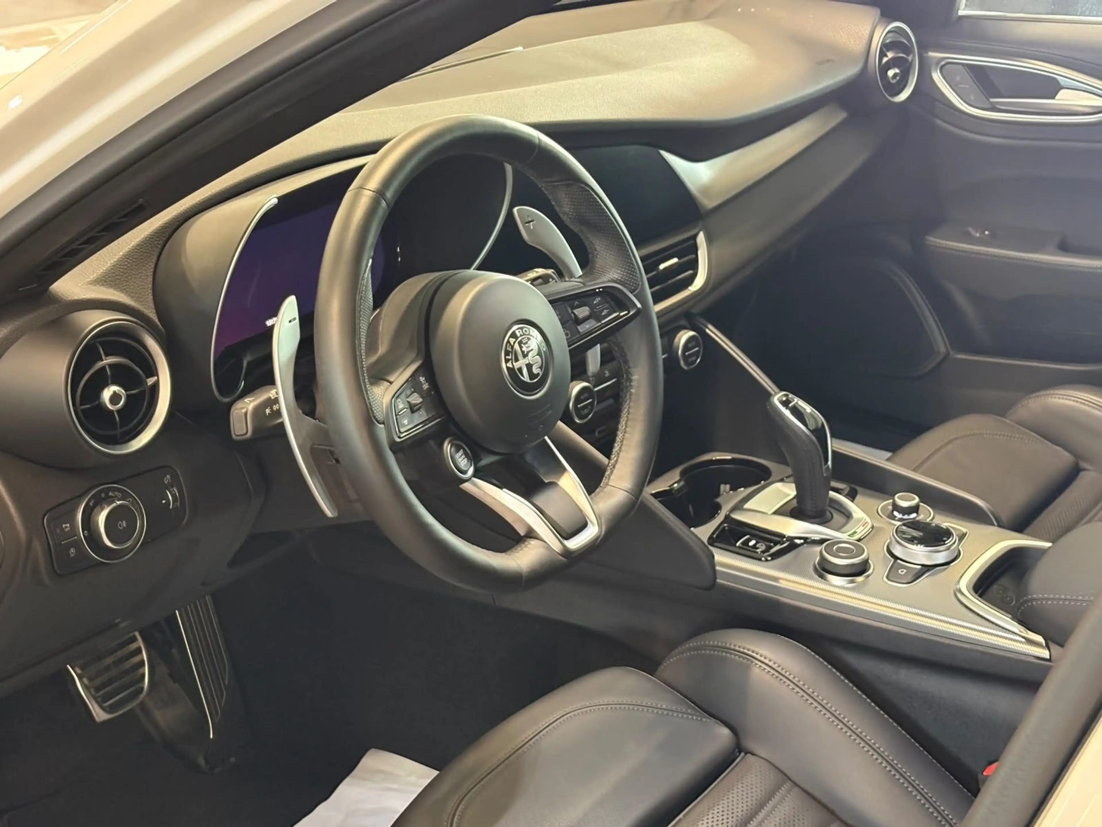 Alfa Romeo Giulia Veloce Q4 MATRIX+ACC+KAM+LEDER+SHZ+TOT.W+ — photo 9