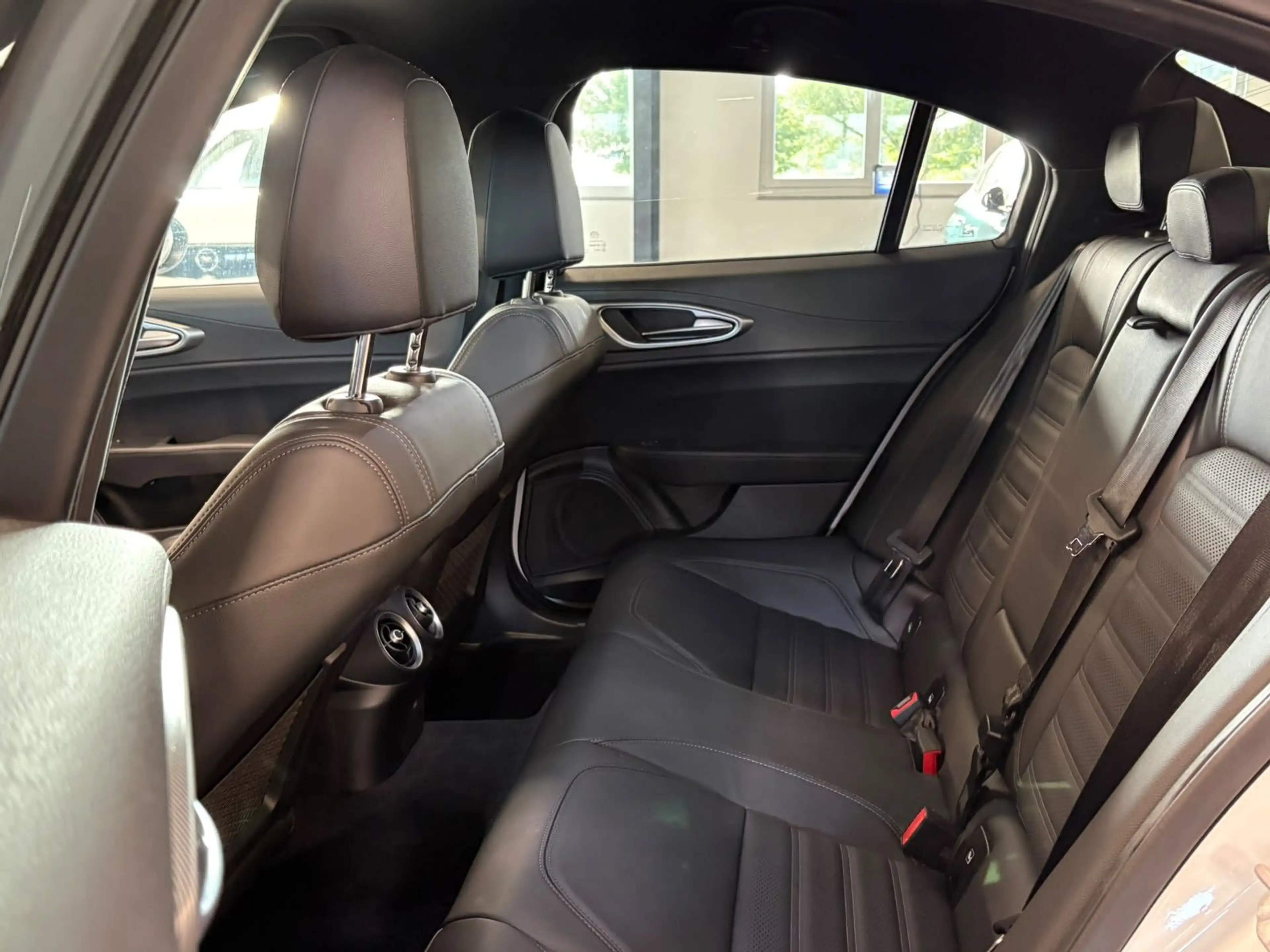 Alfa Romeo Giulia Veloce Q4 MATRIX+ACC+KAM+LEDER+SHZ+TOT.W+ — photo 15