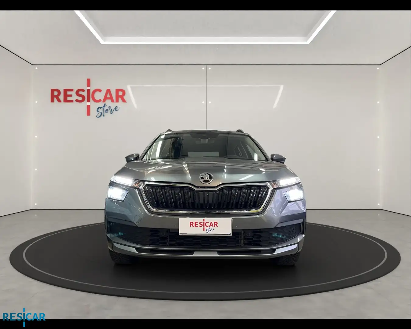 Skoda Kamiq 1.0 TSI Ambition Gris - 2