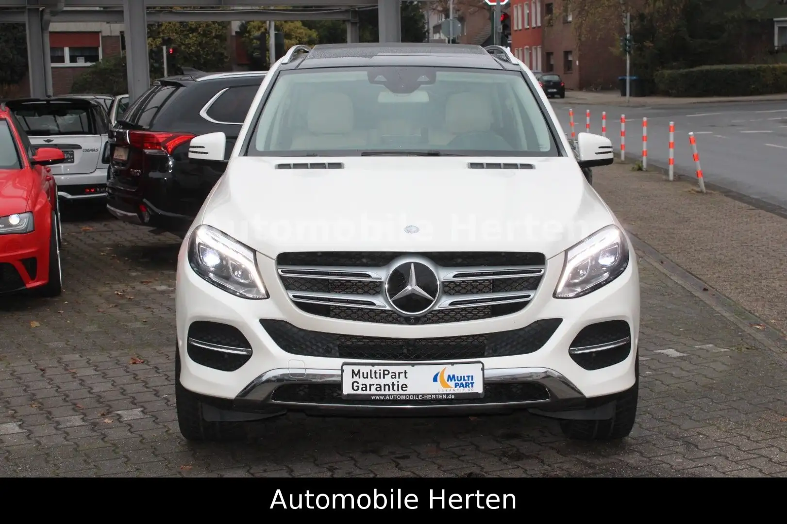 Mercedes-Benz GLE 400 4Matic*AMG*DISTR*PANO*KAMERA*ALU22"*TOP! Белый - 2