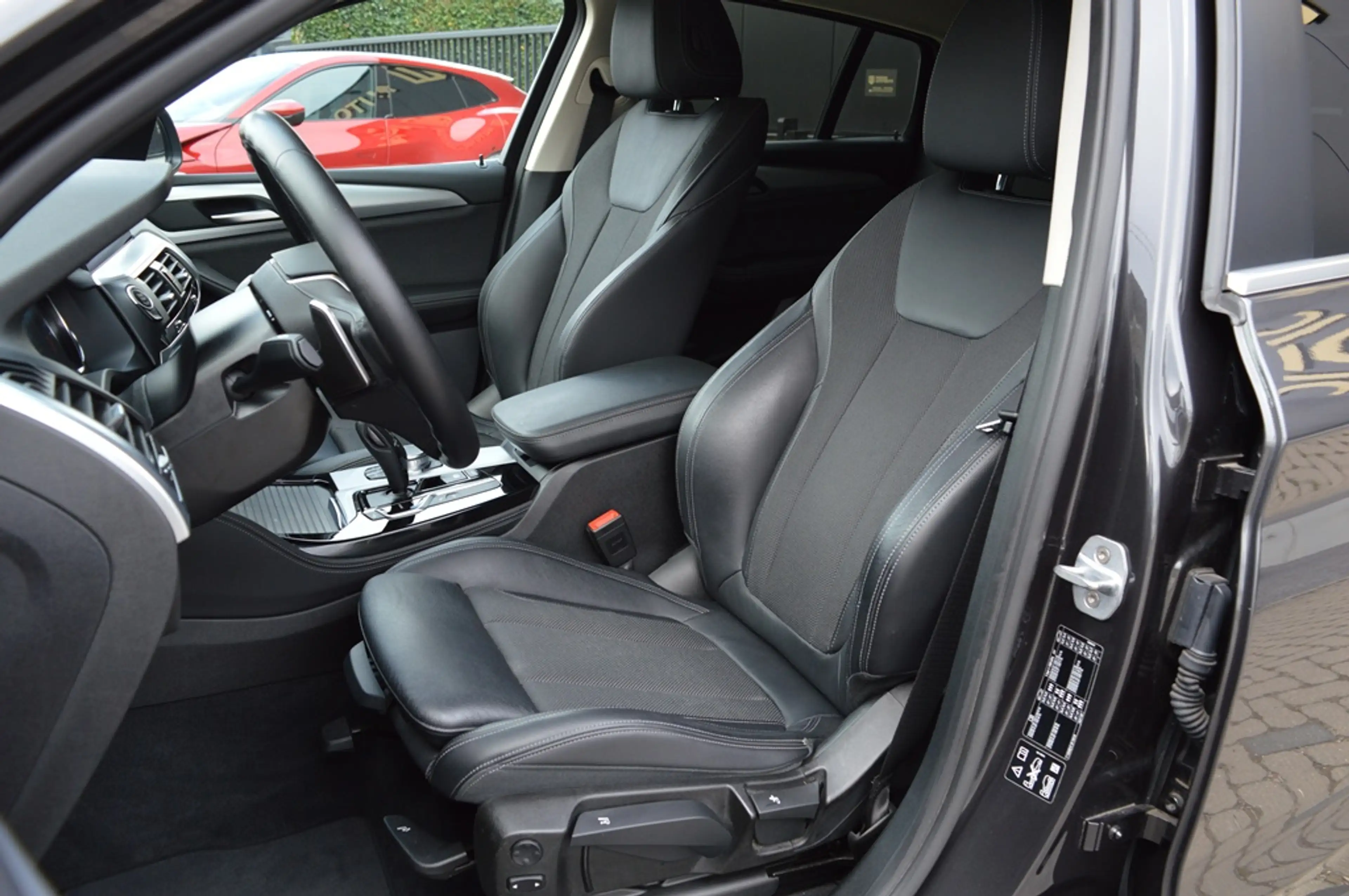BMW X4 xDrive20i - 1 HAND - Top condition — photo 9