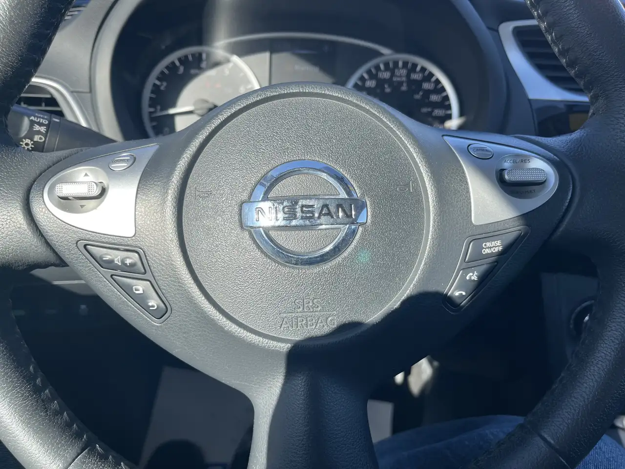 Nissan Sentra снимка Nissan Sentra