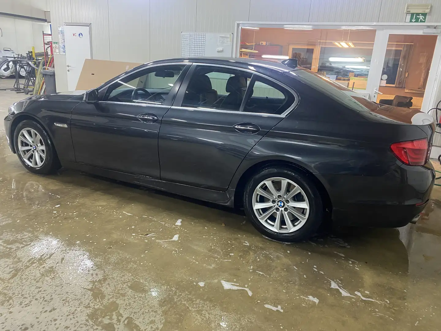 BMW 535 535d Aut. Gris - 1