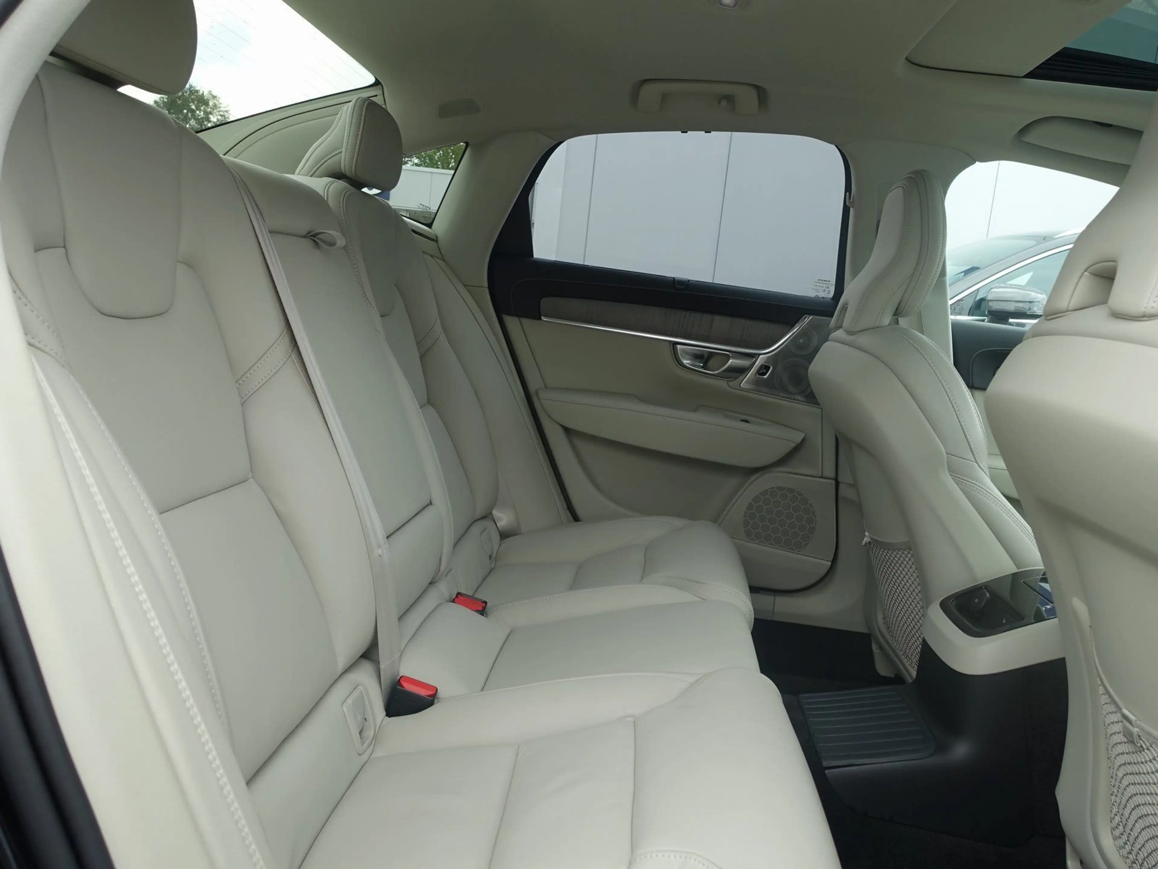 Volvo S90 Recharge T8 AWD Ultimate Bright — photo 9