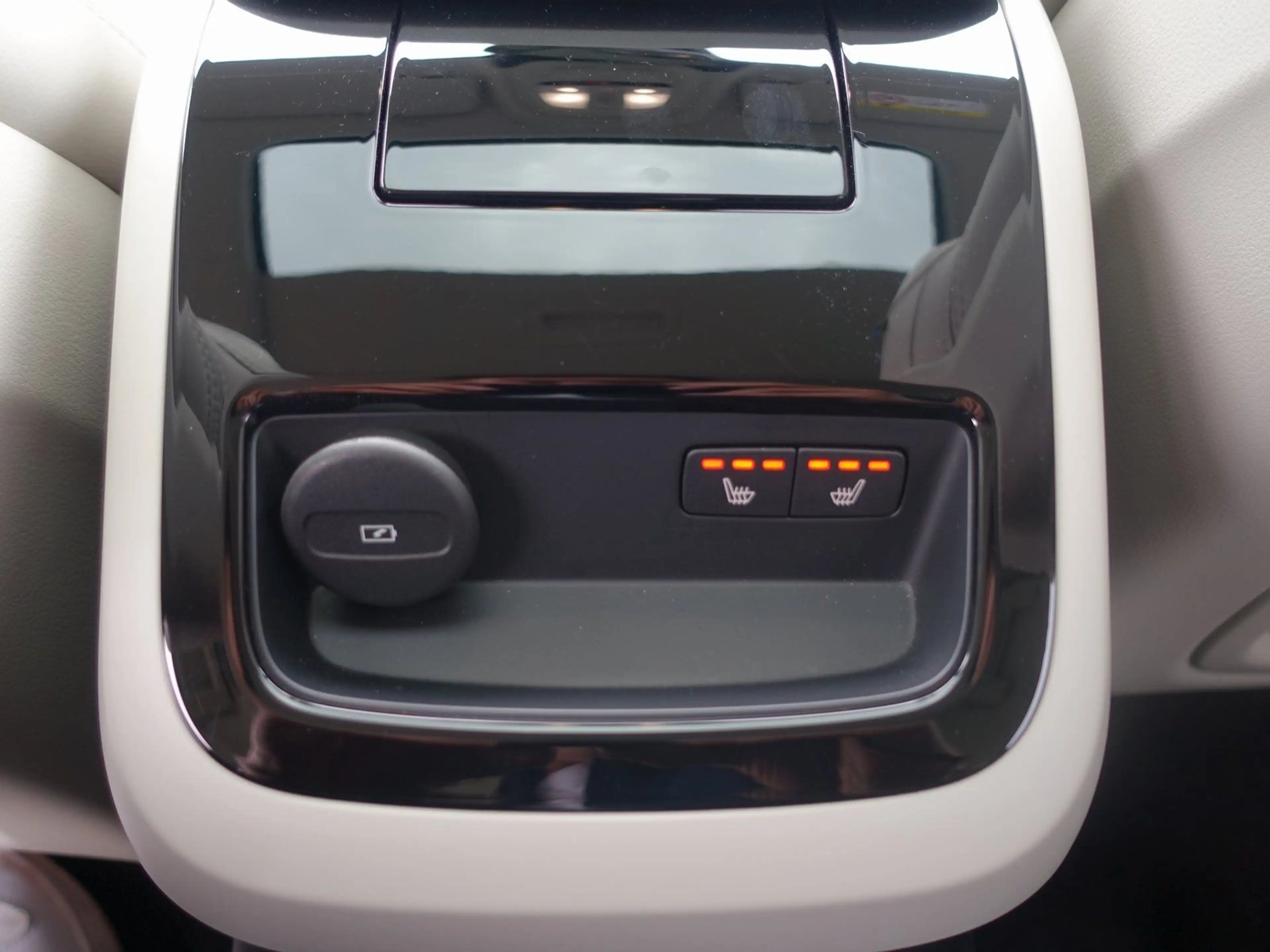 Volvo S90 Recharge T8 AWD Ultimate Bright — photo 14