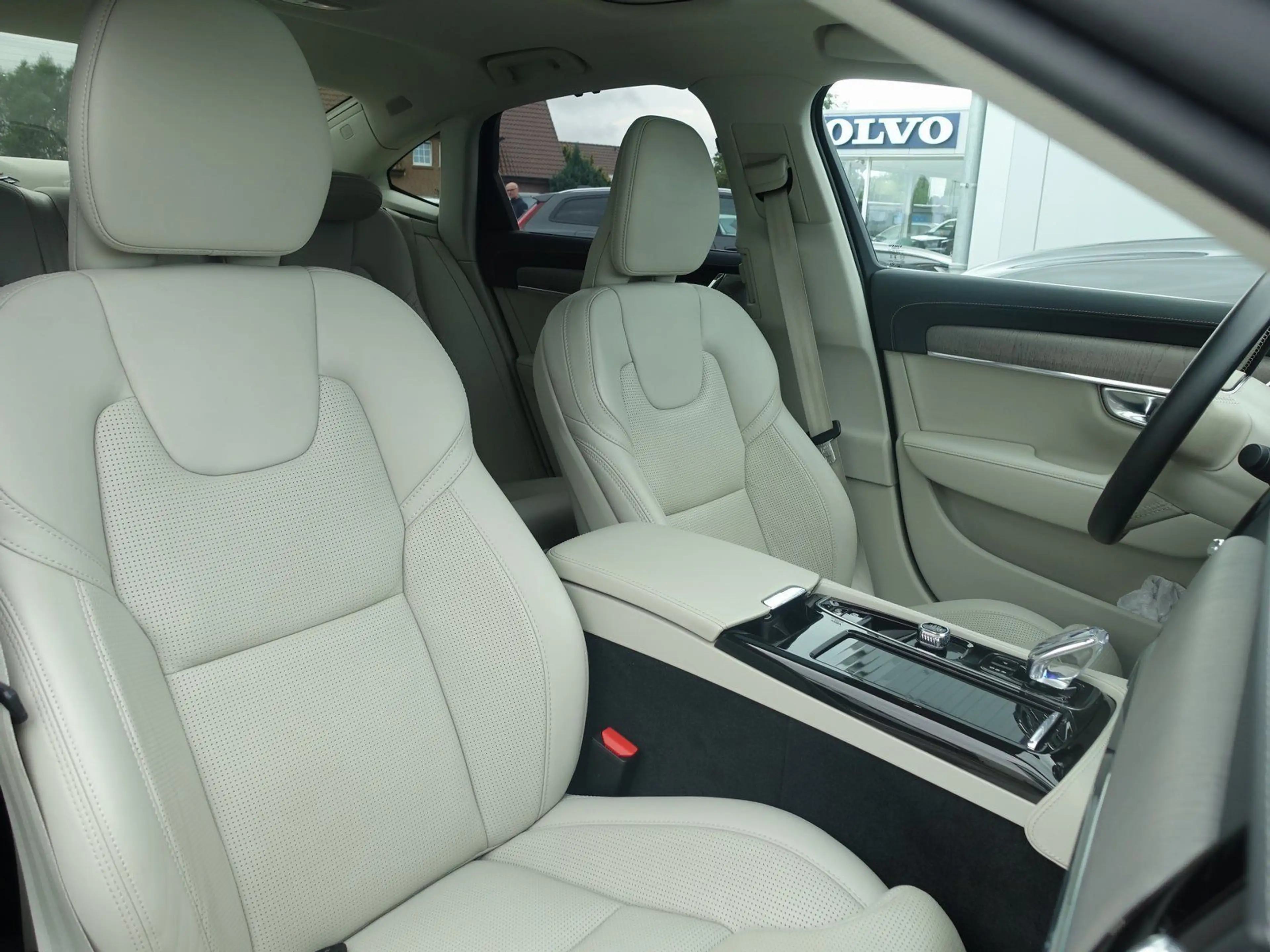 Volvo S90 Recharge T8 AWD Ultimate Bright — photo 8
