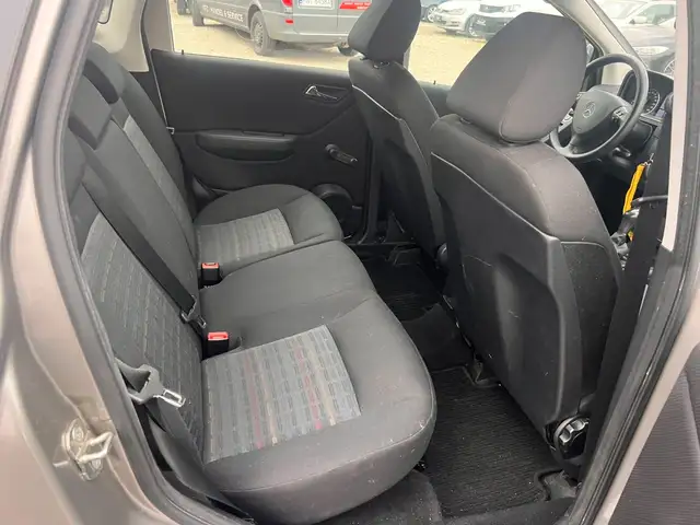 Mercedes-Benz A view 10
