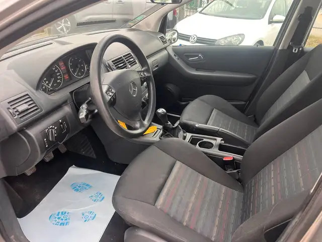 Mercedes-Benz A view 7