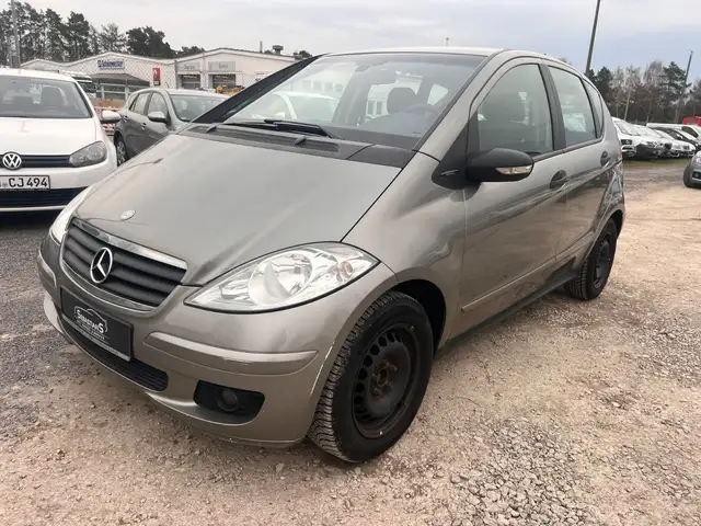 Mercedes-Benz A view 3