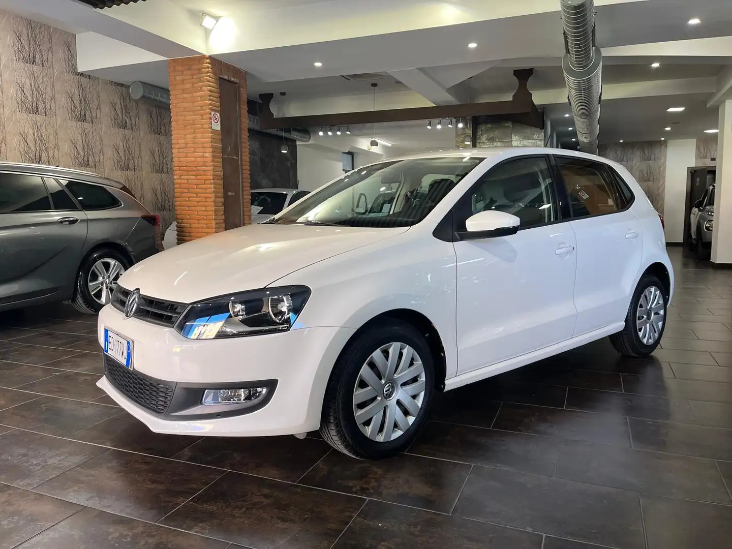 Volkswagen Polo Polo V 2009 5p 1.6 tdi Comfortline 90cv Blanco - 1