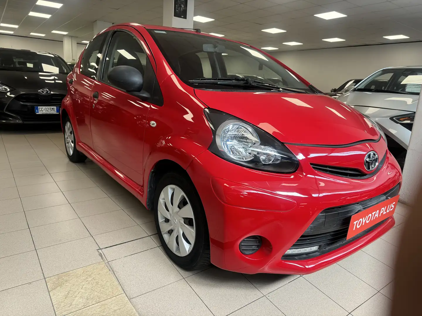 Toyota Aygo Aygo I 2012 5p 1.0 Active connect Rosso - 1