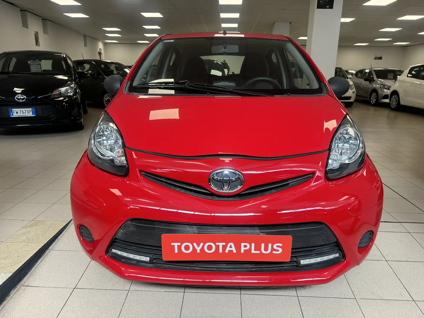 Toyota Aygo Aygo I 2012 5p 1.0 Active connect Rosso - 2