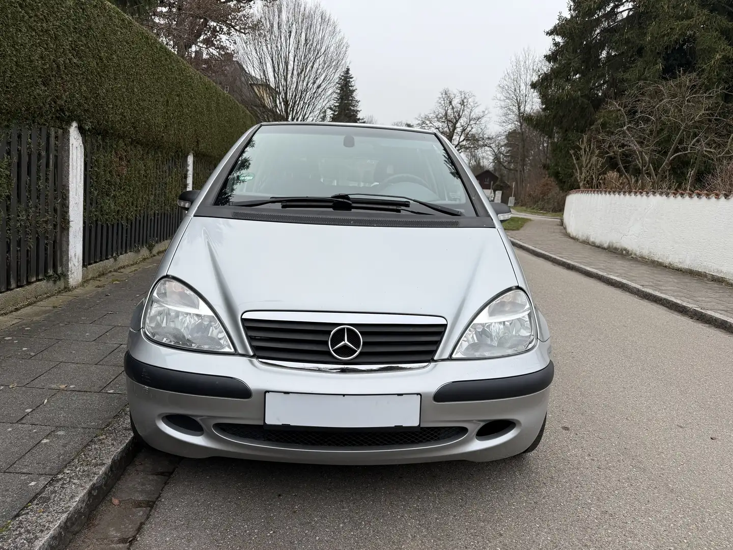 Mercedes-Benz A 160 A-Klasse Classic Tüv & Au neu PDC+AHK Grau - 1