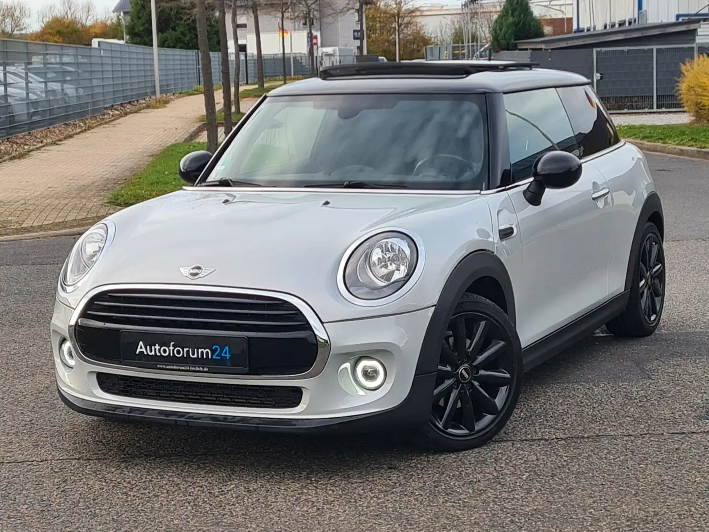 MINI Cooper Mini 3-trg. Cooper*Autom.*Navi*SHZ* Argent - 1