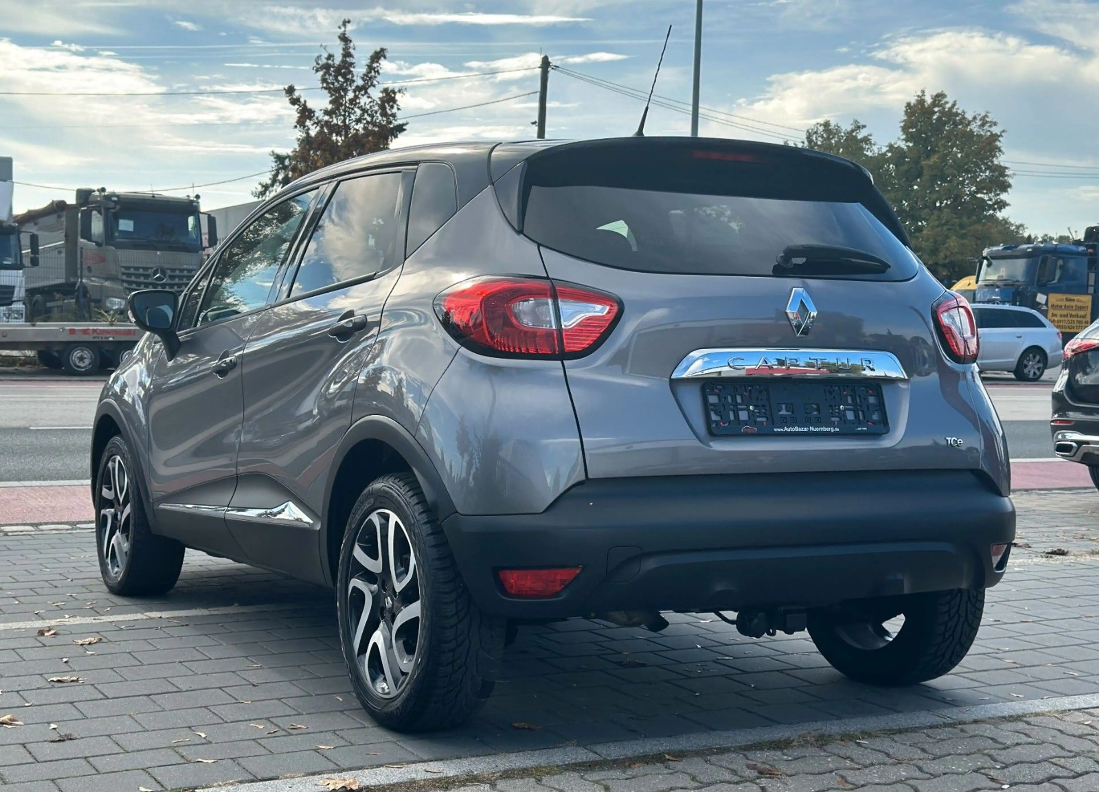 Renault Captur ENERGY TCe 120 Intens / 1. Hand / AHK — photo 3