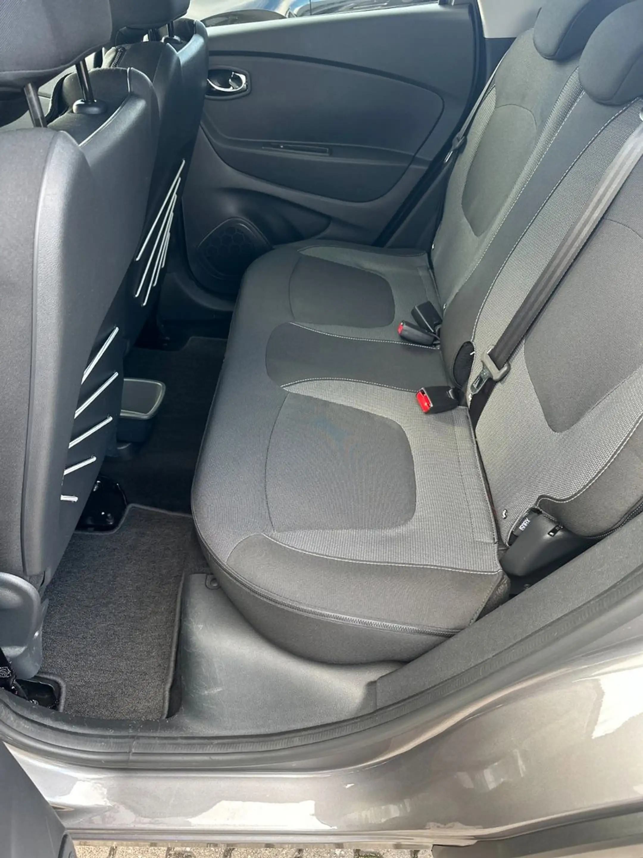 Renault Captur ENERGY TCe 120 Intens / 1. Hand / AHK — photo 11
