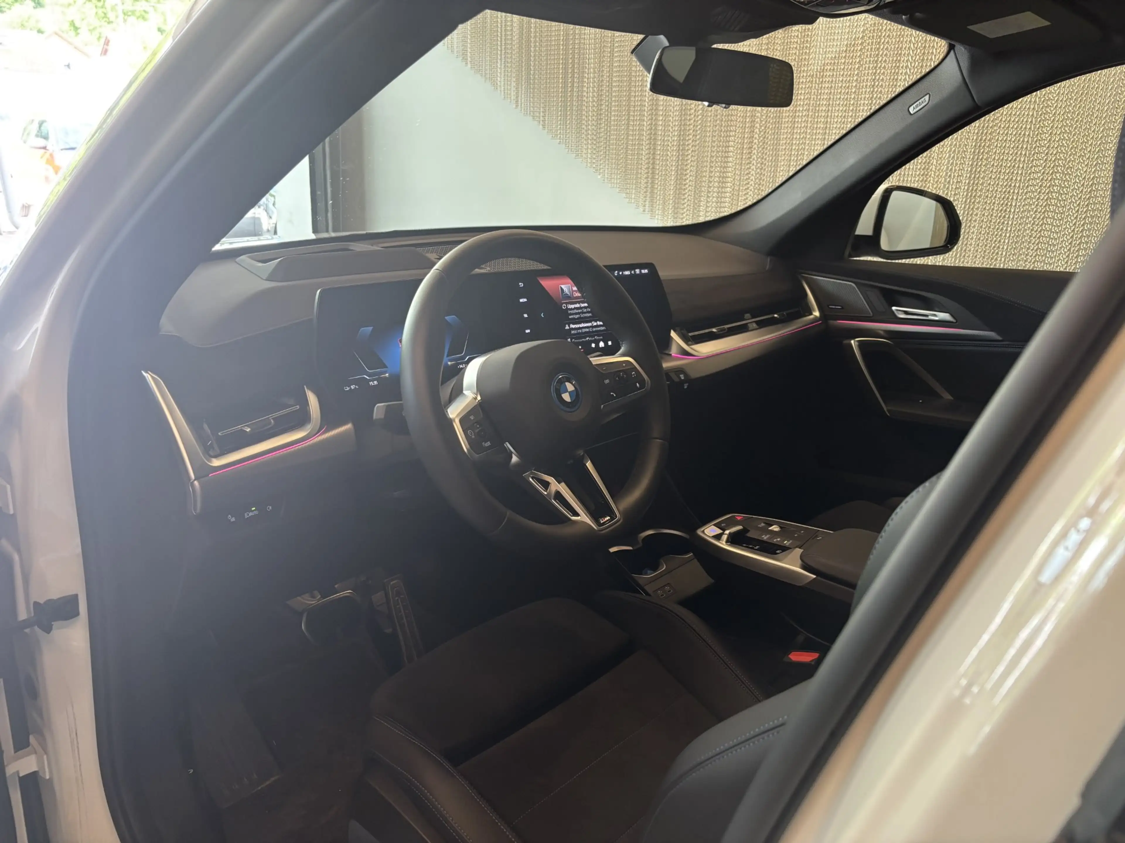BMW iX1 eDrive20 — photo 8
