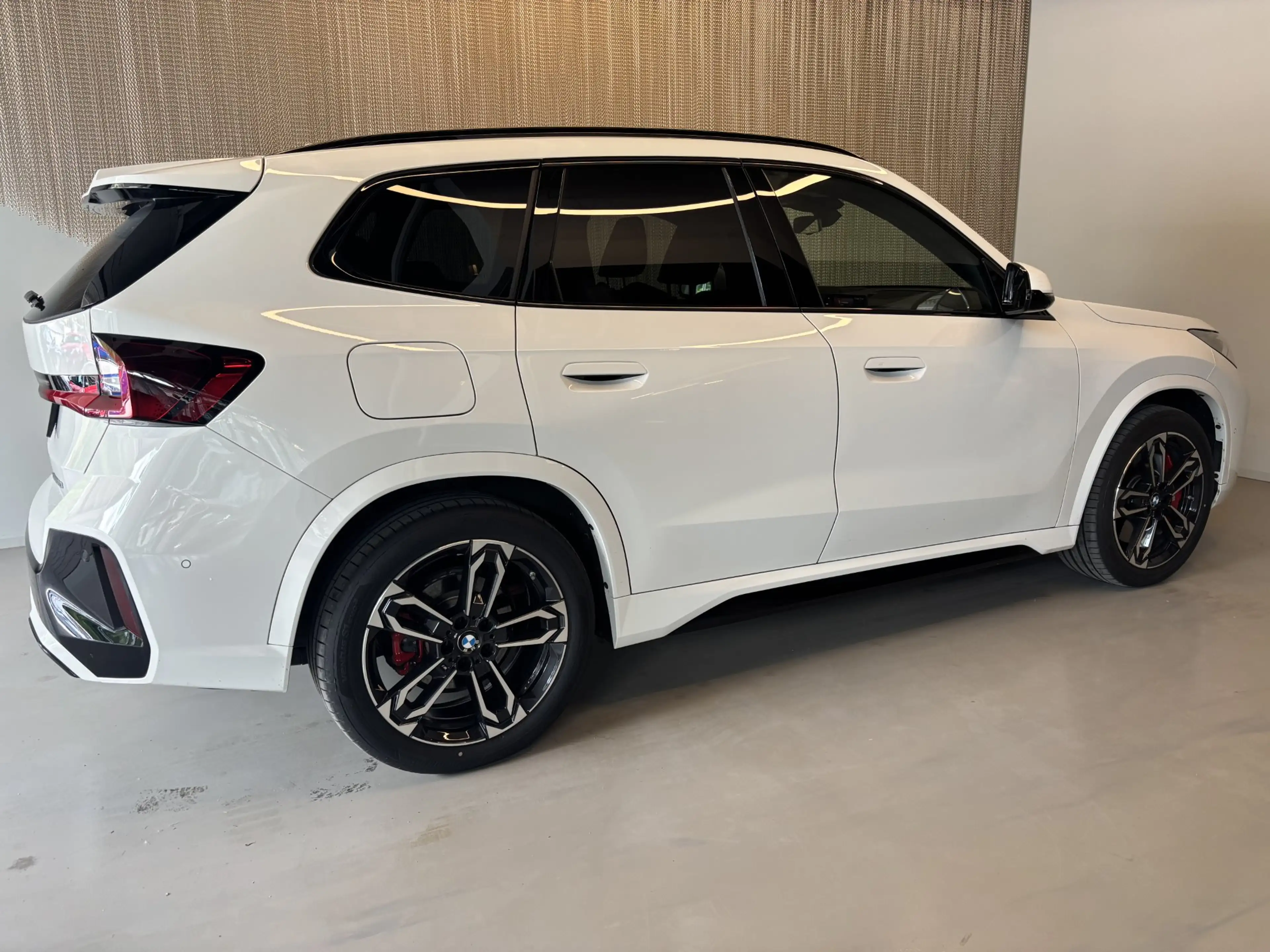 BMW iX1 eDrive20 — photo 5