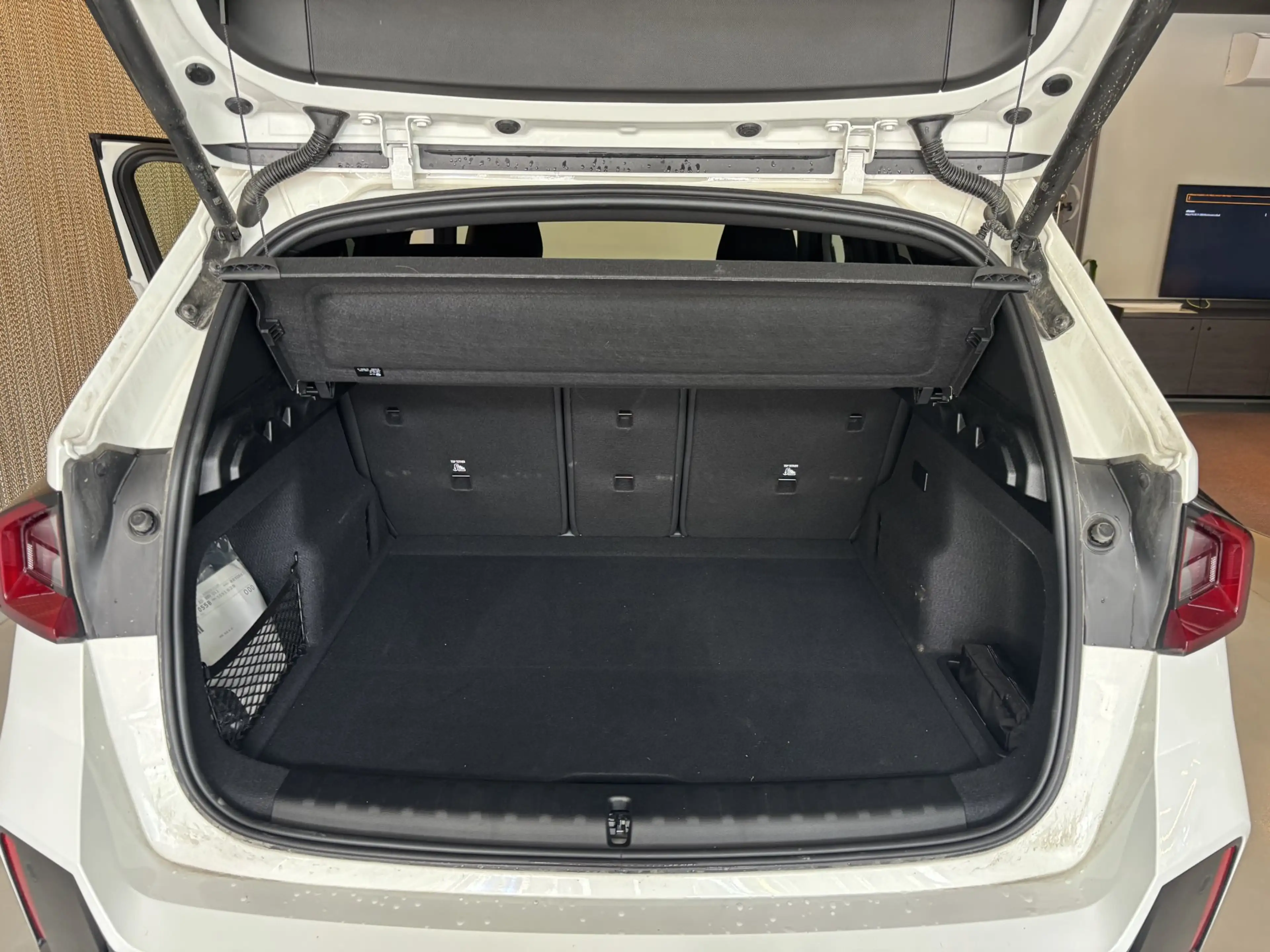 BMW iX1 eDrive20 — photo 15