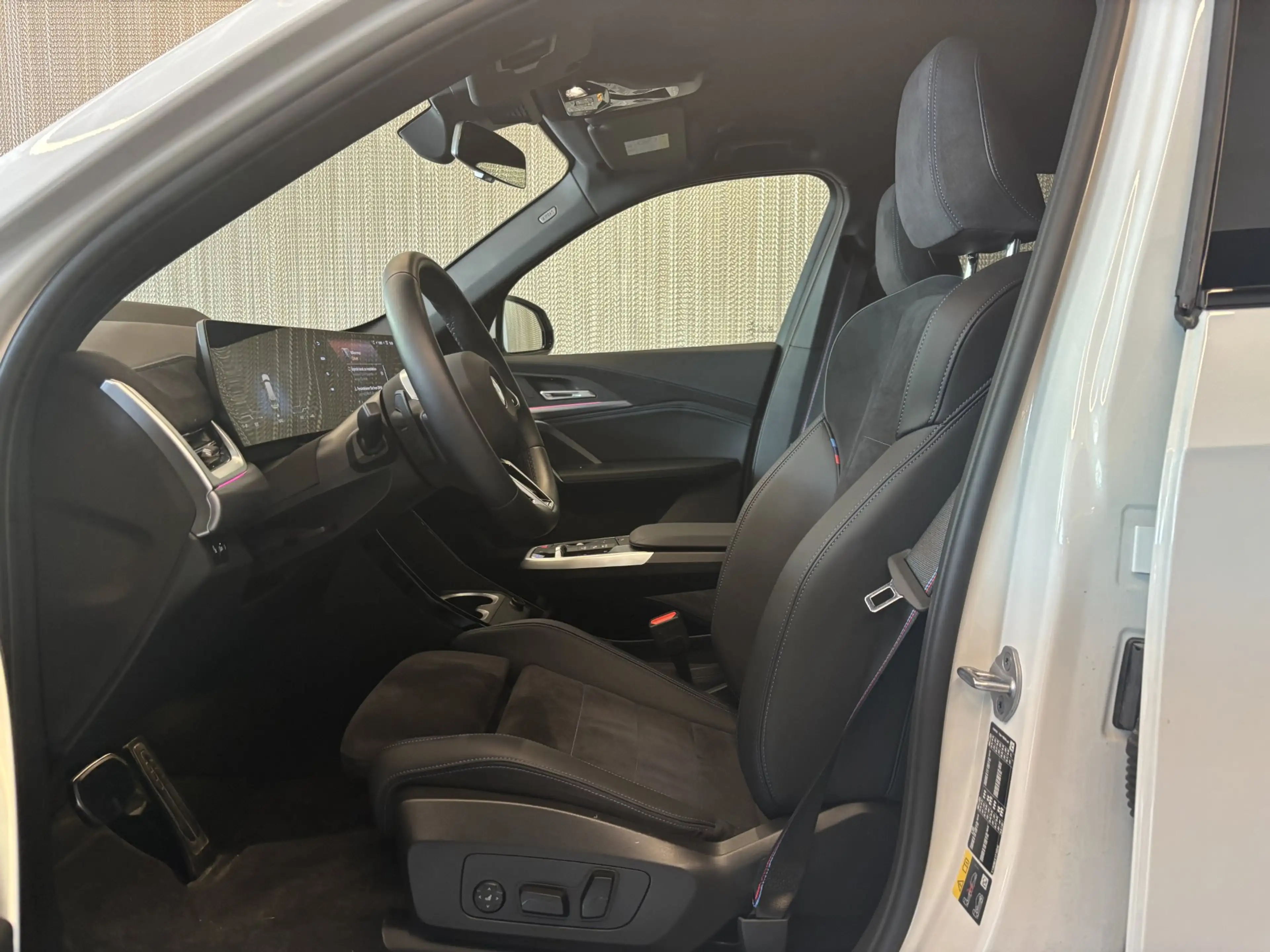 BMW iX1 eDrive20 — photo 7