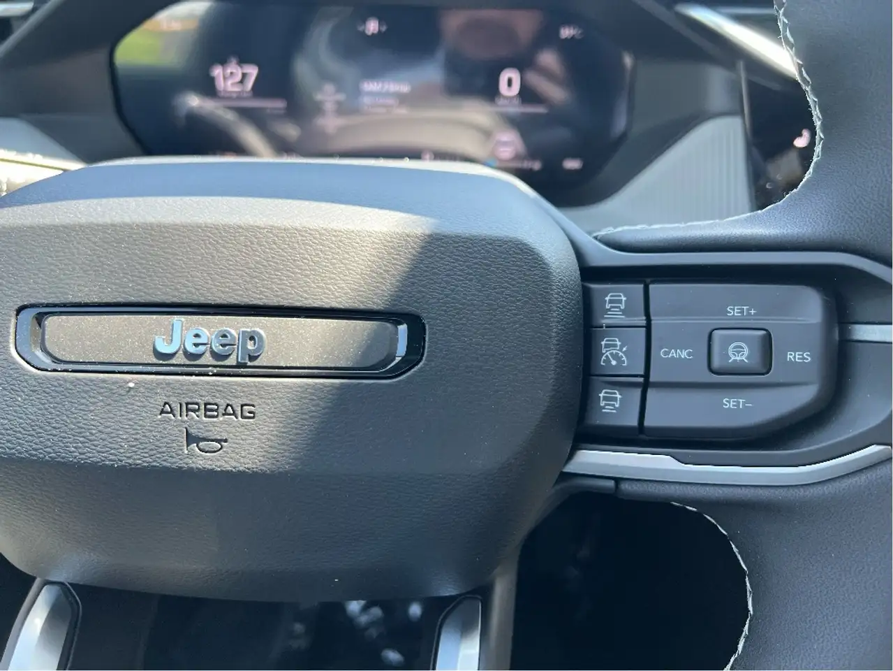 Jeep Cherokee снимка Jeep Cherokee