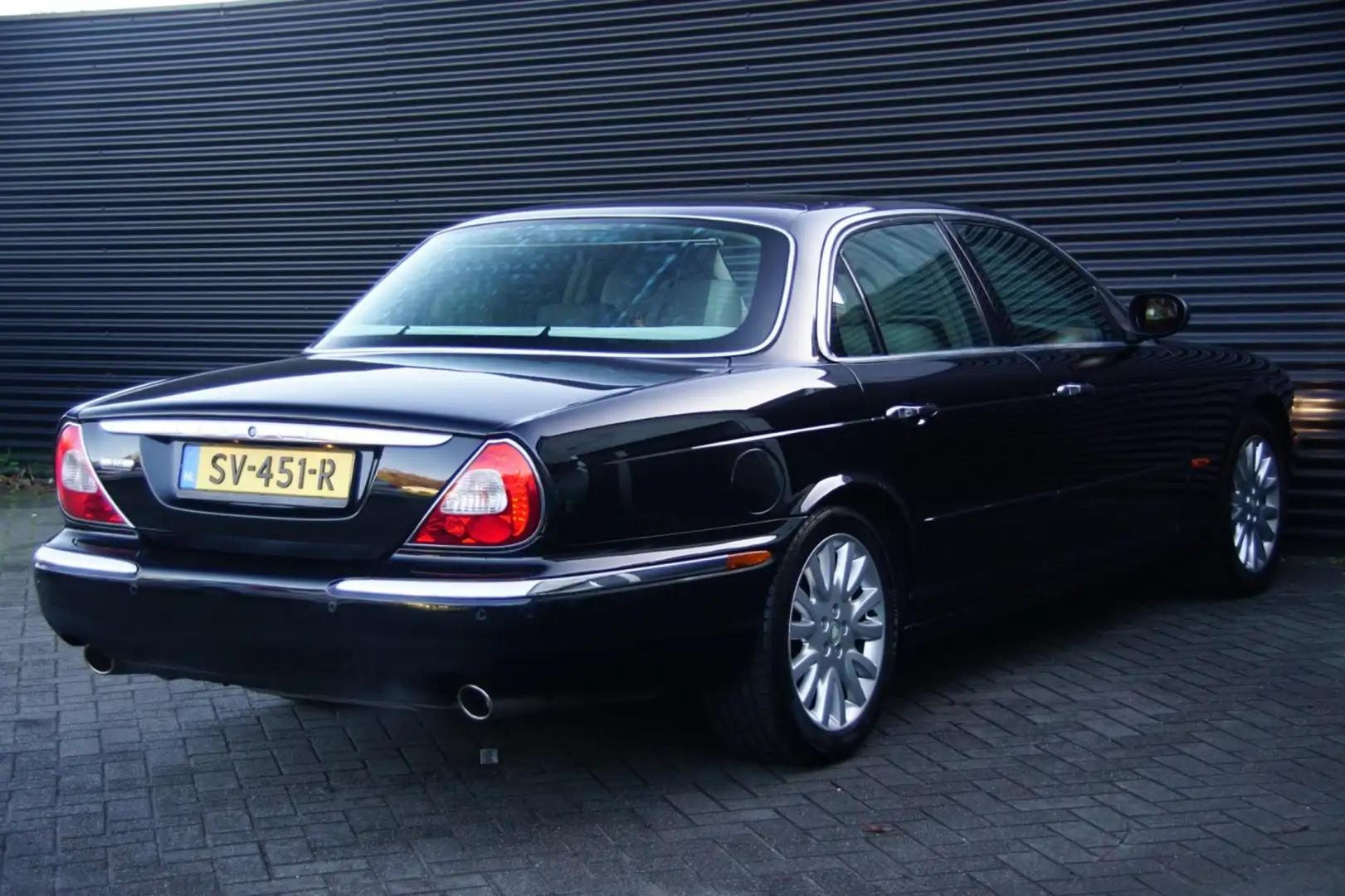 Jaguar XJ 3.5 V8 | Keurige staat | Goed onderhouden | TV | Schwarz - 2