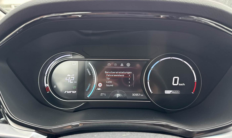 Kia e-Niro DynamicLine 39 kWh Stoelverwarming, Lage Km.St!! — photo 24