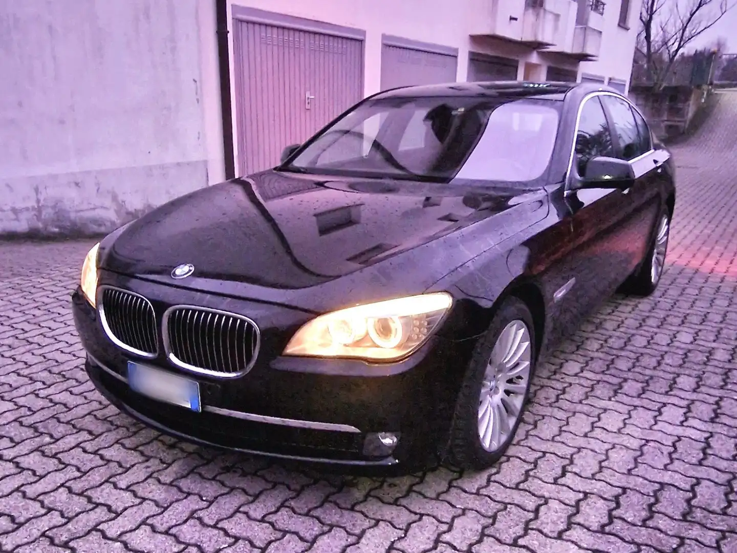 BMW 730 Serie 7 F/01-02 730d Futura auto Nero - 1