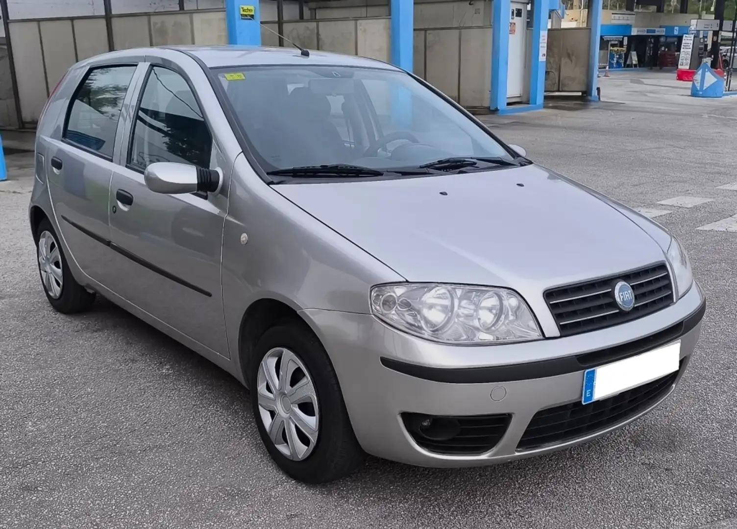 Fiat Punto 1.2 Dynamic Plateado - 1
