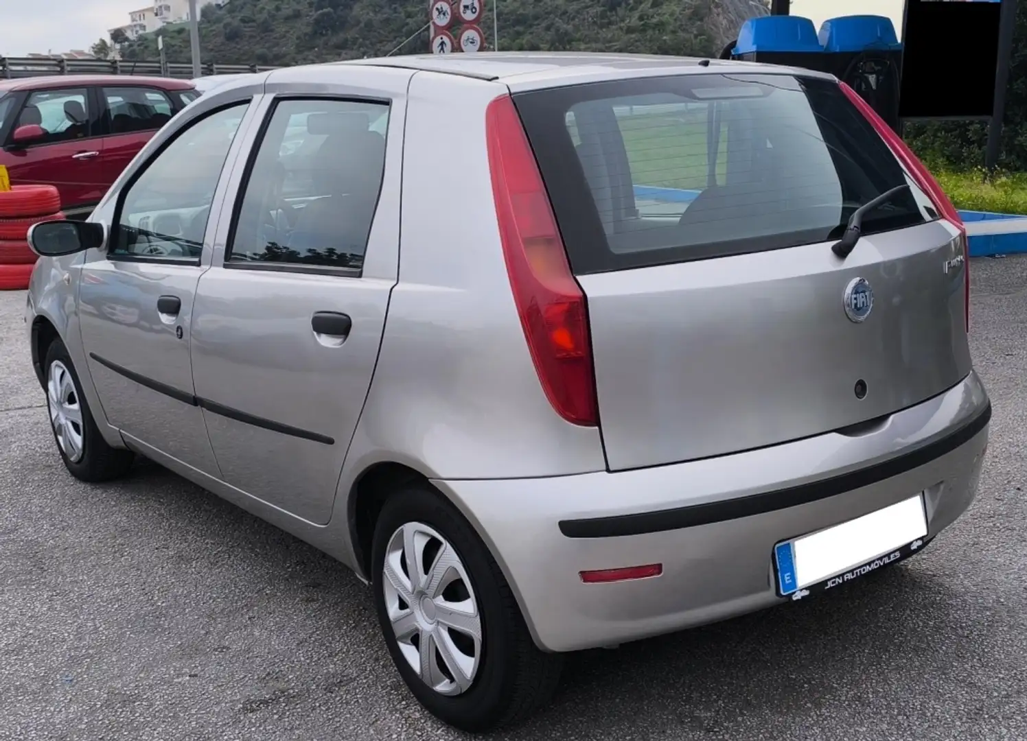 Fiat Punto 1.2 Dynamic Plateado - 2