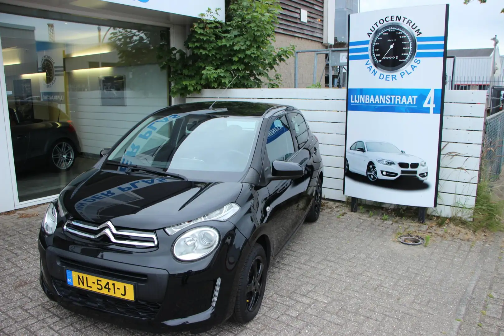 Citroen C1 1.0 e-VTi Selection Zwart - 1