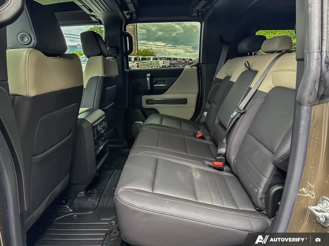 GMC HUMMER EV SUV снимка GMC HUMMER EV SUV
