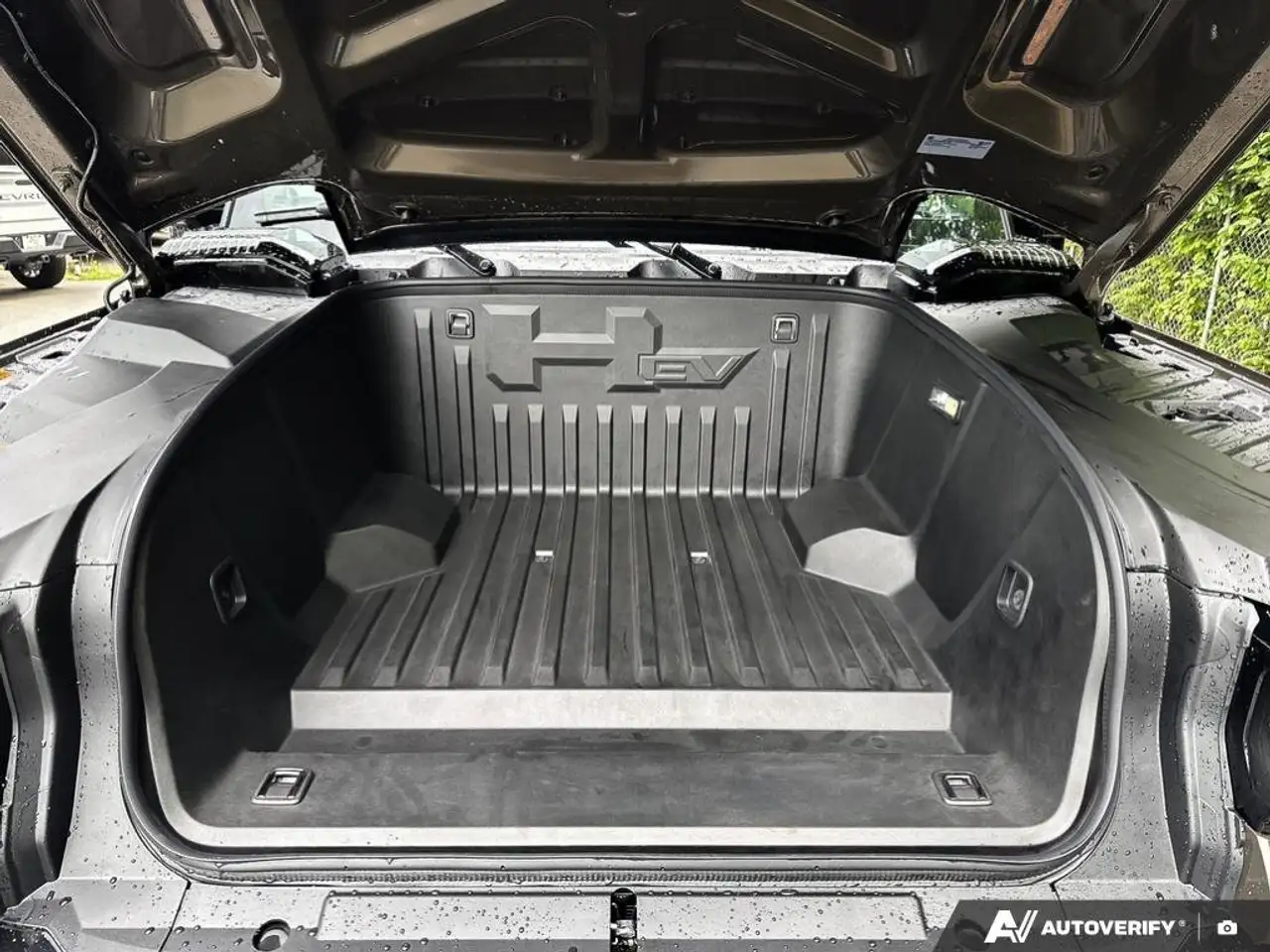 GMC HUMMER EV SUV снимка GMC HUMMER EV SUV